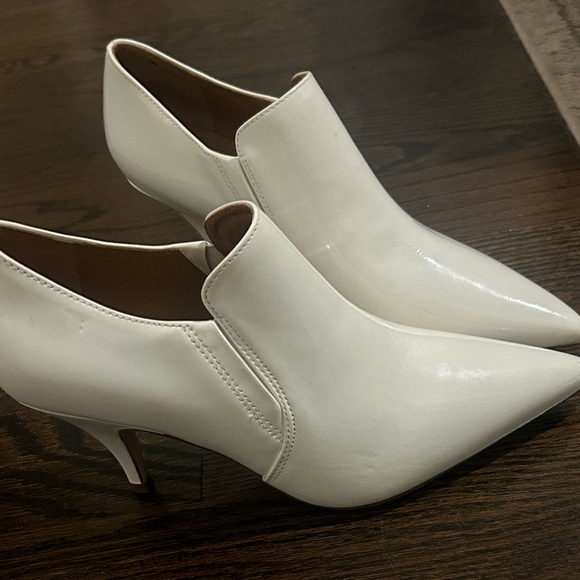 White patent leather booties Tory Burch size 7 never worn 💟☑️ - Picture 2 of 6